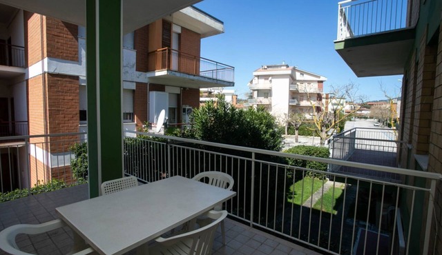 M027 - Marcelli, three-room apartment with terrace 150 meters from the sea