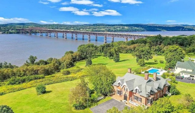 Majestic RiverView Estate - Breathtaking Views