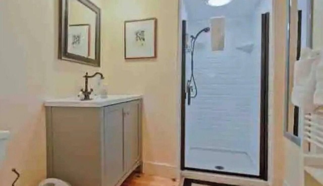 Maple Suite- Private Ground Floor Apartment in front of Smith College