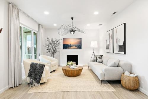 # Marbella Lane - Charming and Modern Home in SJ