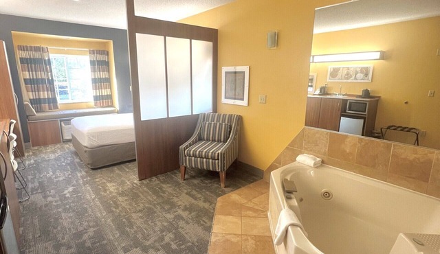 Microtel Inn & Suites by Wyndham Chili/Rochester Airport