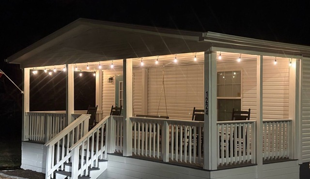 Mimi's Mountain Hideaway- 4 acres on Mowbray Mountain