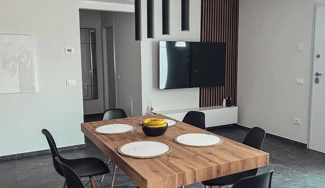 Modern 2BR 2BA Apt Sleeps 6 Free Parking