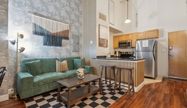 Modern 2BR/2BA with Fast Wifi, Gym, Garden, Target