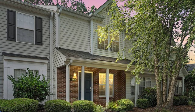 Modern 2BR Getaway - Whitewater Center + Roku TVs
