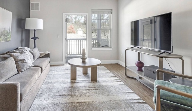 Modern Apartment in Prime Location (ID8044X07)