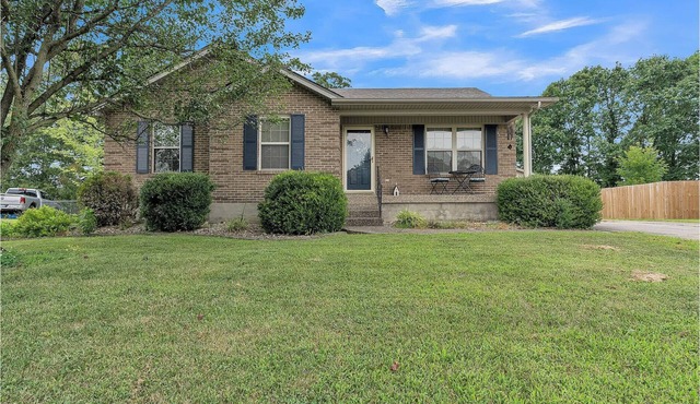 Modern Comfort Bourbon Trail & Derby Fenced yard full kitchen parking