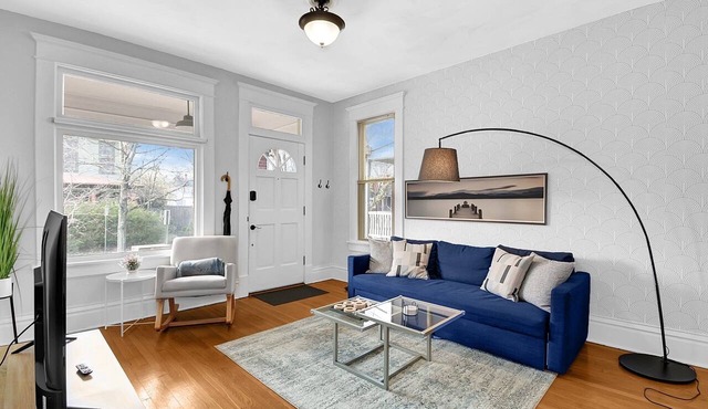 Modern European 👍 Style 1BR Near DT on Historic St.