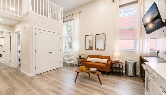 Modern Loft near Yale and Wooster Square + Parking