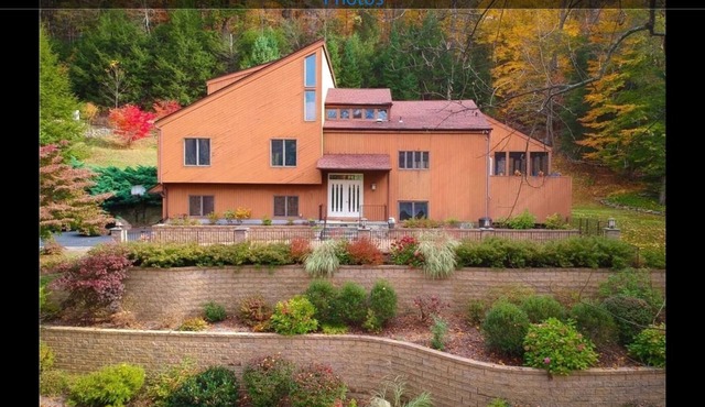 Modern, Magical Woodsy Escape 1 Hour From NYC