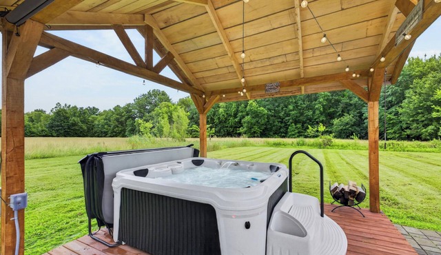 Modern Tiny Home w/Hot Tub Retreat