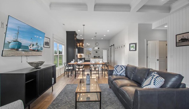 Modern & upscale home near Derby