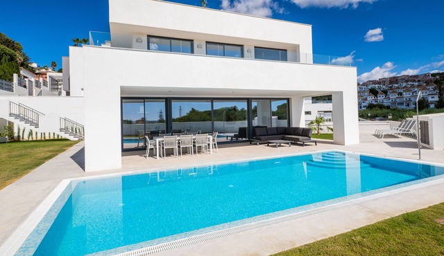 Modern villa walking distance from the beach