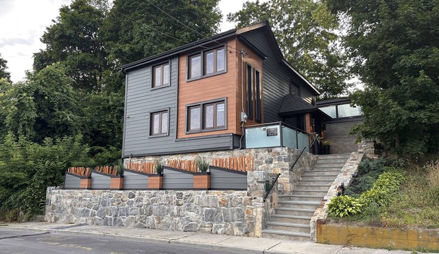 Modern West Point House near West Point - 3 bed, 2 bath with Hot tub & Fire pit!