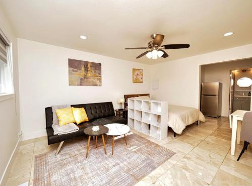 Molivu Homes Studio - PetFriendly - King Bed - W-D