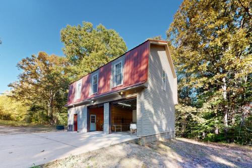 Near Lake! Tennessee Family Getaway w/Game Room