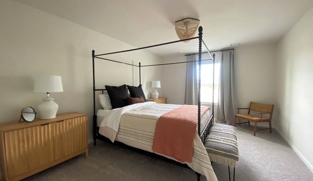 New! Boiling springs Luxury Lake front home- sleeps 6 people