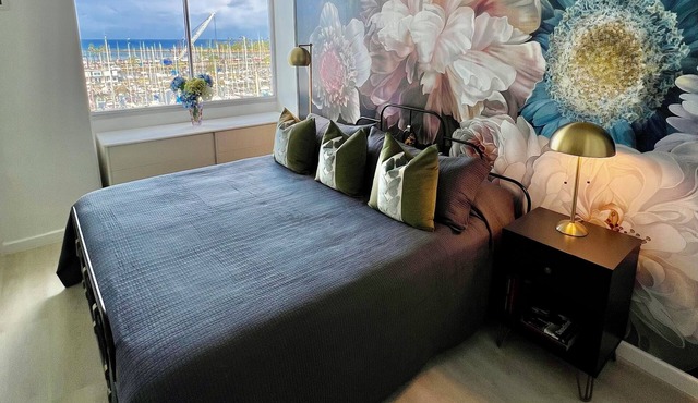 New Decor! Oceanfront, Yacht Harbor, Luxury, Friday Fireworks front row, FAB!