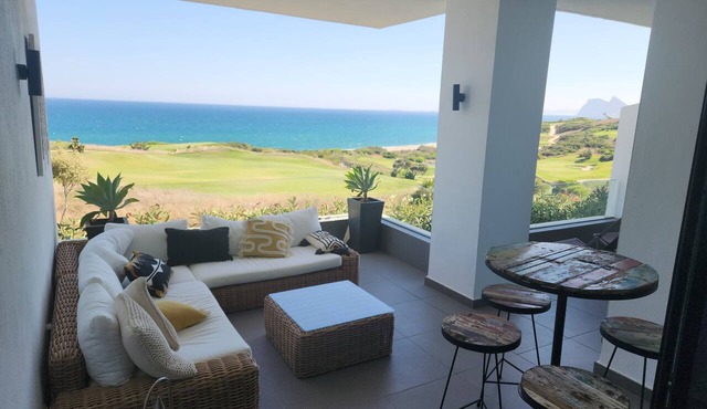New front line beach/Golf with views of Gibraltar and Africa.