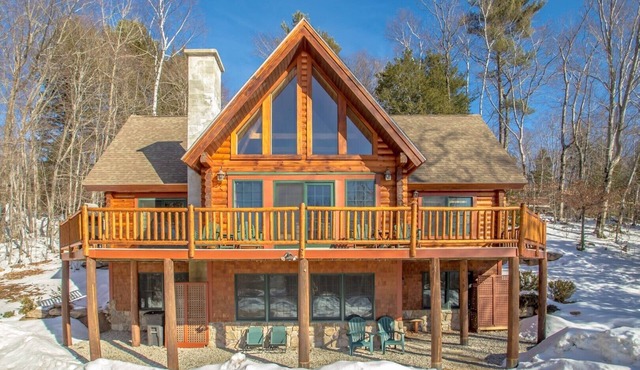 New listing - Beautiful Spacious Custom Log Cabin.
