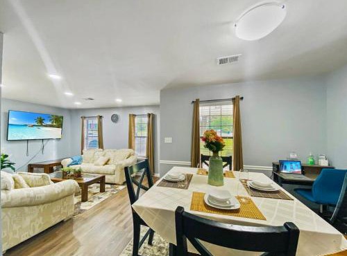 NEW! Luxe Cottage with Big Backyard 10 Mi to Augusta