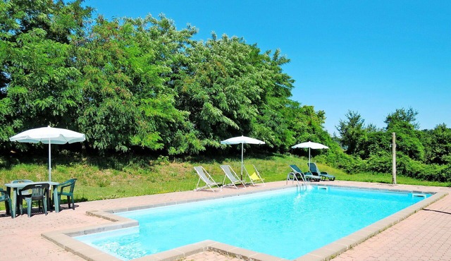 Nice apartment in villa for 4 people with pool, WIFI and patio