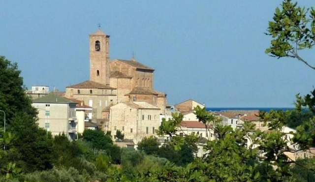 Nice and quiet panoramic apartment in a small village not far from the beaches