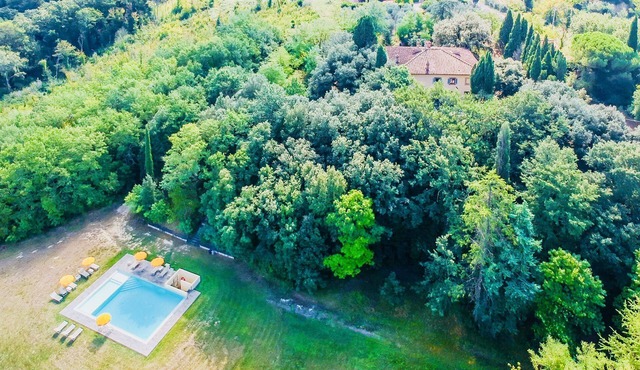 Nice apartment for 9 guests with WIFI, A/C, pool, TV, panoramic view and parking