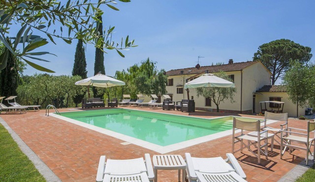 Nice apartment in villa for 14 guests with private pool, WIFI, TV, balcony and pets allowed