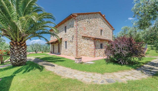 Nice apartment in Larciano PT