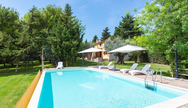 Nice apartment in villa for 6 guests with pool, WIFI, TV and terrace