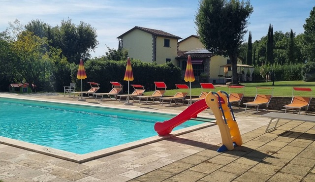 Nice Tuscan villa Pool,AC WI.FI 14 guests 7bedrooms 7bath, Families/friends