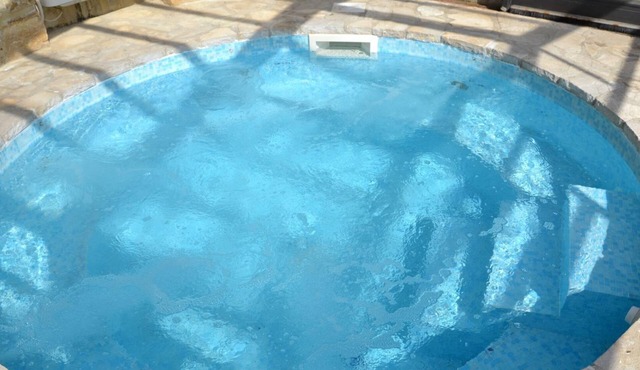 Noce, Characteristic chalet in Umbria with SPA, jacuzzi, garden, stunning view.