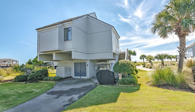 Ocean view villa with 2 decks and 2 golf carts; next door to BHI Club