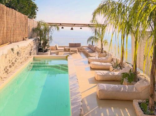 OIKOS Guesthouse & Rooftop