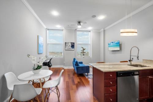Palatial 1BR with Rooftop Pool