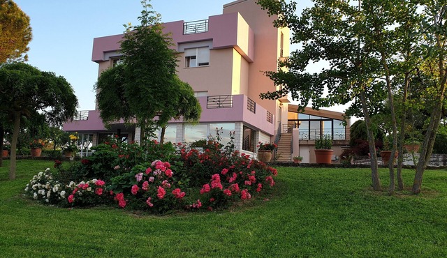 Panoramic accommodation in the hills