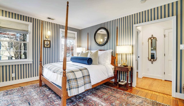 Patrick Manor - Best Location in Old Town!