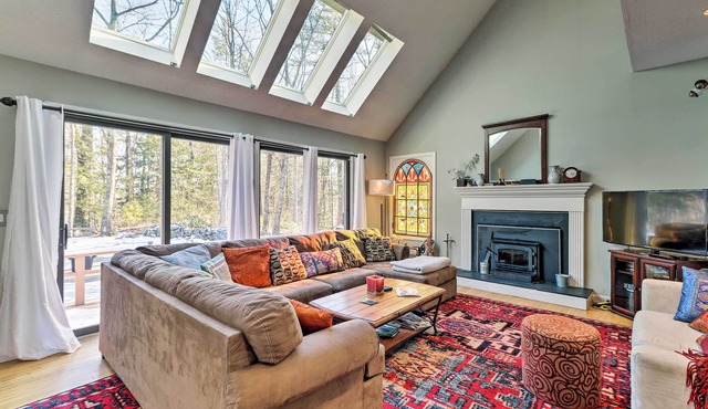 Peaceful Goshen Cottage w/Screened Porch & Views!