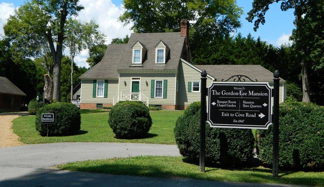 PERFECT LISTING ! House in Historic Chickamauga