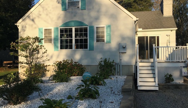 Perfect Shoreline Stay – Walk to Beach, Dine, Shop & Play!