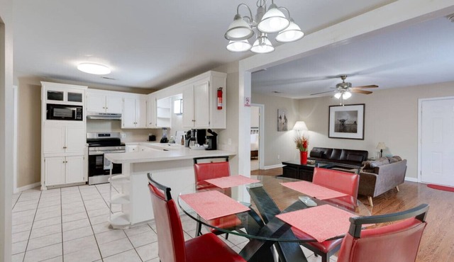 Pet Friendly 3BR Retreat | 15 Mins to Broadway