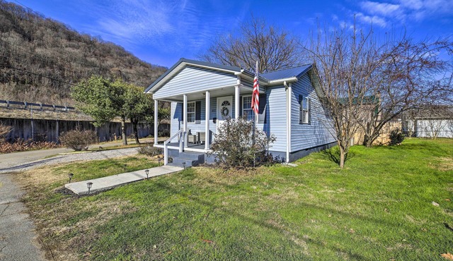 Pet-Friendly Charleston Home w/Fenced Yard!