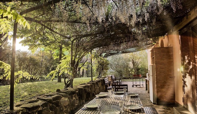 "Pet friendly 'Cottage Glicini' with pool and view