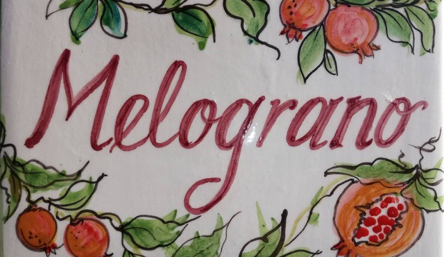 "Pomegranate" self-contained apartment, swimming pool, whirlpool, wi-fi, air conditioning