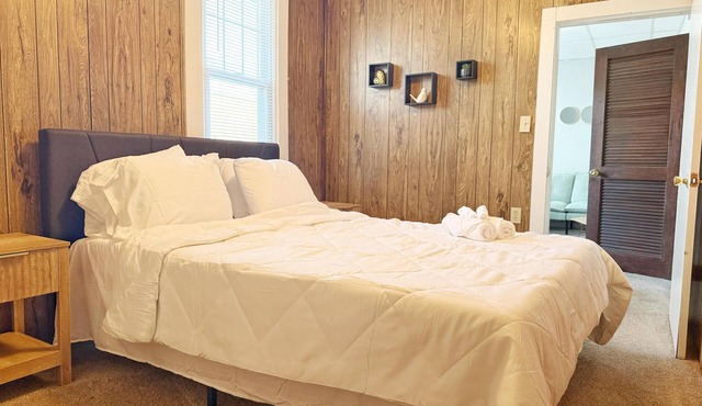 Princeton Suite 7 - QUEEN 1BD/1BA Apt
