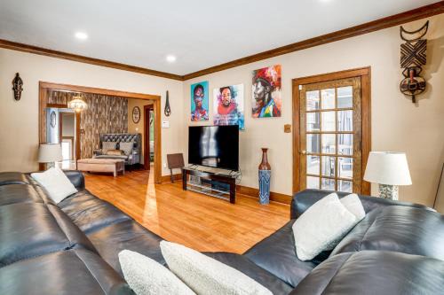 Private Hot Tub & Patio! Chicagoland Extended Stay