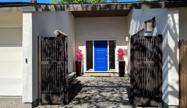 Private Oasis — Comfortable House near Stanford with Beautiful Garden
