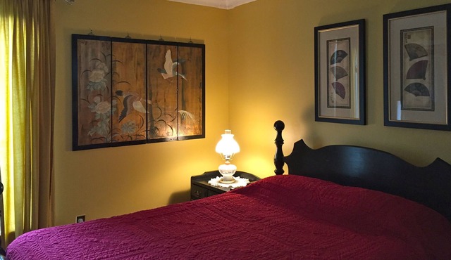 Private, quiet room in a home in the suburbs. Easy access to main interstates.