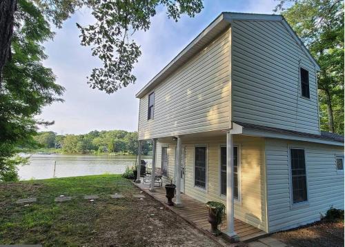 Private Riverfront Retreat
